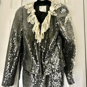 ‘94 F/W CHANEL Grey sequined skirt suit with lace collar.